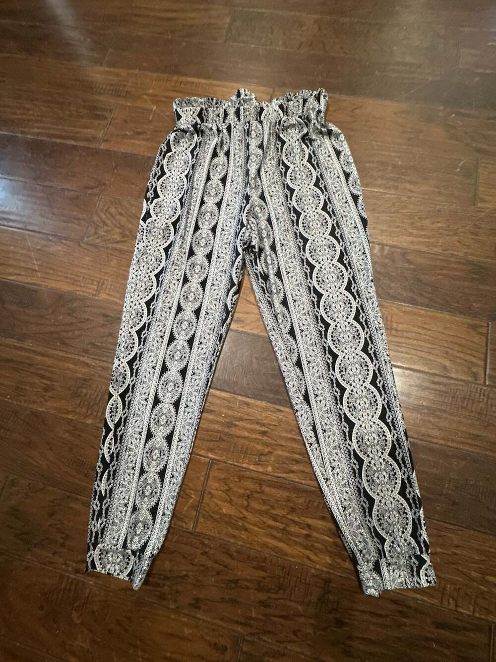 Mudd Women's Black and White Patterned Elastic‎ Waist Pants